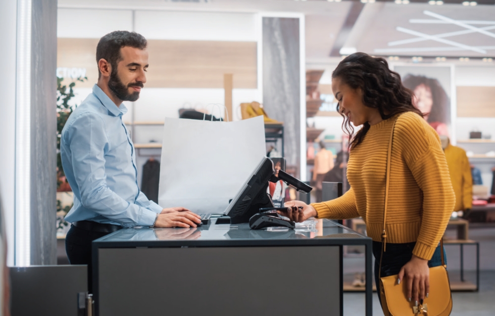 Retail associate using an RFID-enabled checkout powered by intelligent edgeware