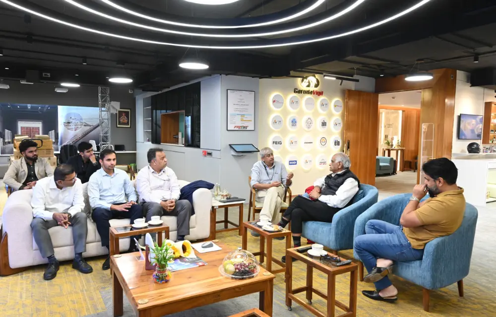 Dr. Ram Charan in conversation with i-TEK’s leadership team at the PanchaJanya Experience Centre.