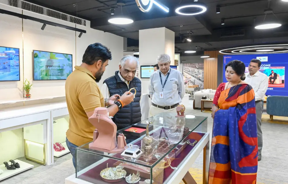 Dr. Ram Charan observing an RFID-enabled smart jewellery demonstration at PanchaJanya.